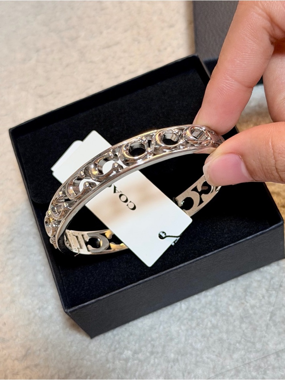 NEW COACH NEW YORK SIGNATURE C HINGED BANGLE BRACELET SILVER 7,5” - Picture 2 of 4
